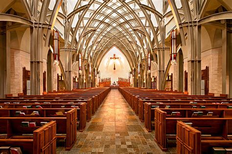 Interior of the modern Ave Maria Oratory in Ave Maria, Florida | SplendorHQ