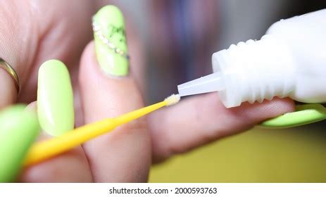 Lash Luxury: 3 Simple Steps To Revive Your Strip Eyelashes