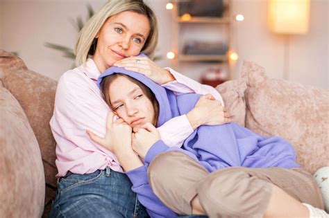 7 načina da pomognete detetu u pubertetu koje se povlači u sebe | Yumama