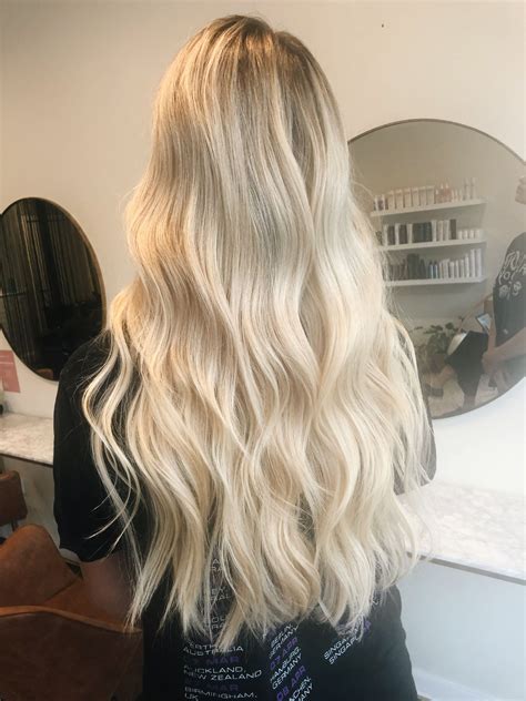 Creamy long blonde hair | Light blonde hair, Long hair styles, Balayage