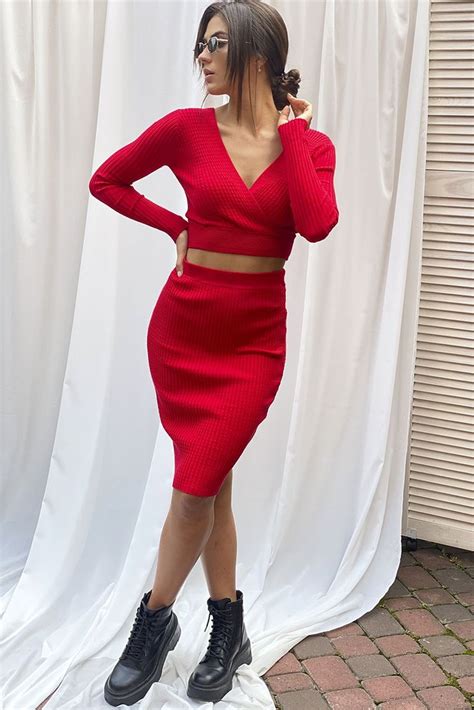 ЮБОЧНЫЙ КОСТЮМ С ГЛУБОКИМ ВЫРЕЗОМ | Fashion, Womens fashion, Long ...