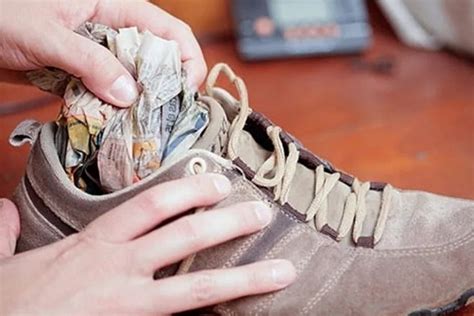 12 советов, как устранить неприятный запах в кроссовках, из-за которого ...