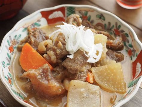 こってり濃厚でお肉やわらか。牛すじ味噌煮込みの作り方 - macaroni