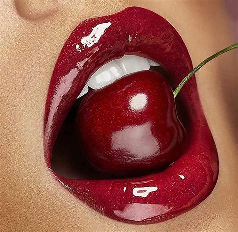 Hot Red Lips