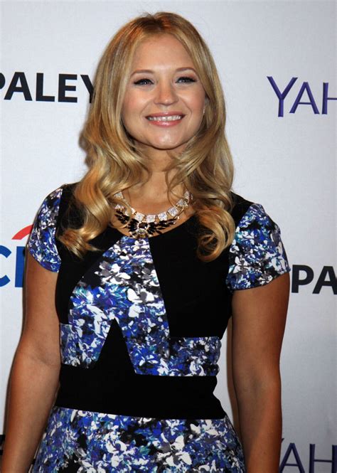 Photo : Vanessa Ray sur le tapis rouge du " 2nd Annual Paleyfest " à