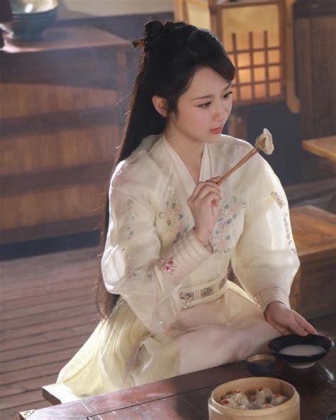 all the fracturing stars — Yang Zi as Jin Mi in Ashes of Love (2018)