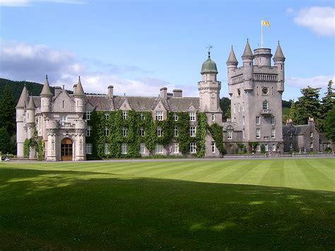 File:Balmoral Castle.jpg - Wikimedia Commons