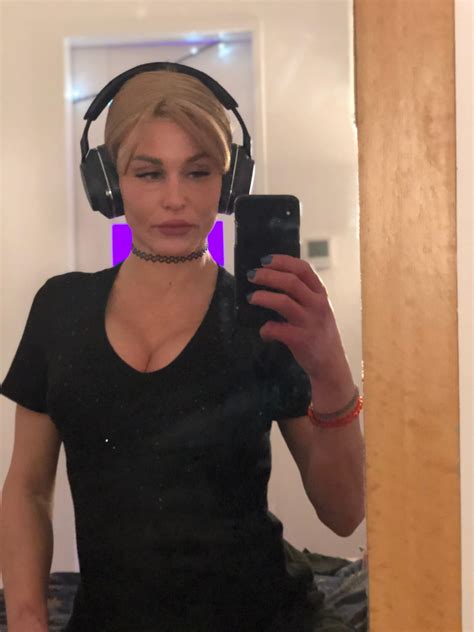 Laura Crystal - Top Czech Escort : Top Czech Escort