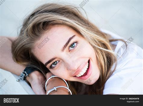 Smiling Happy Woman Image & Photo (Free Trial) | Bigstock