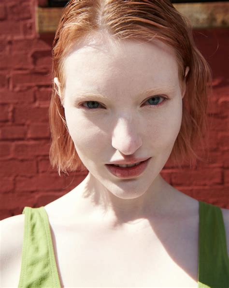 Stretch Balm Concealer – Glossier