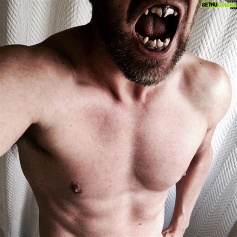 kenneth mitchell wiki biography age gallery spouse