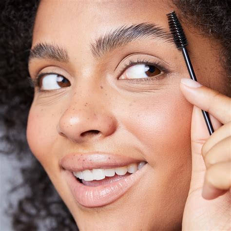 Browlifting: Perfekte Augenbrauen ohne Make-up für Wochen – Alles, was