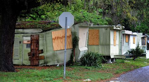 24 Pictures Of Deserted Trailer Parks