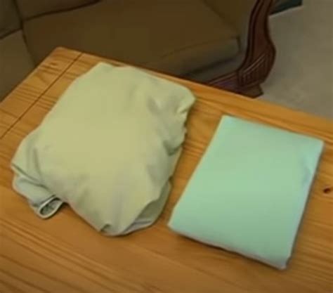 Grandma shares brilliant method for folding fitted sheets that scores ...