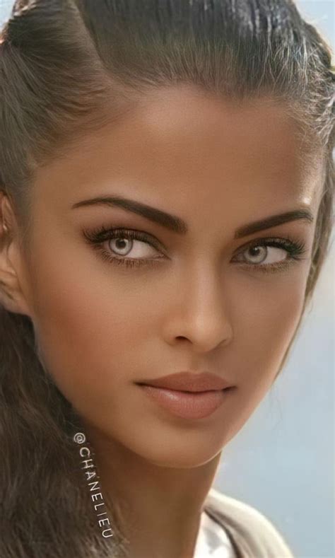 Most Beautiful Women Without Makeup