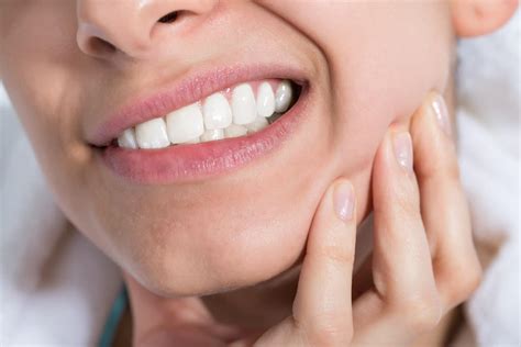 Dry Socket Symptoms: 8 Signs You Should See A Dentist