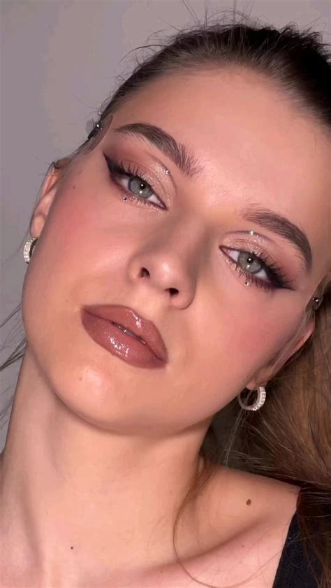 holiday natural makeup tutorial | Cabello y maquillaje, Maquillaje ...