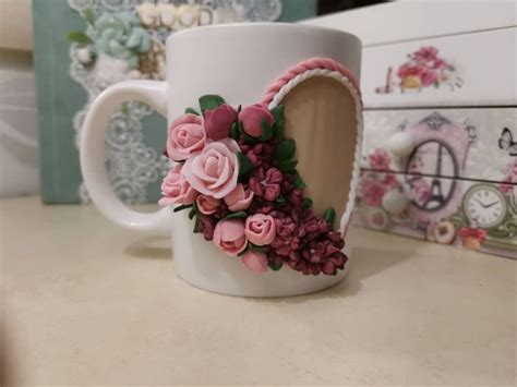 Розы на кружке из полимерной глины | Polymer clay flowers, Polymer clay ...