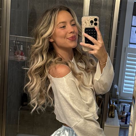 Join me or just stare? 😈 #dance #white #fbviralreels #fbviralvideo #