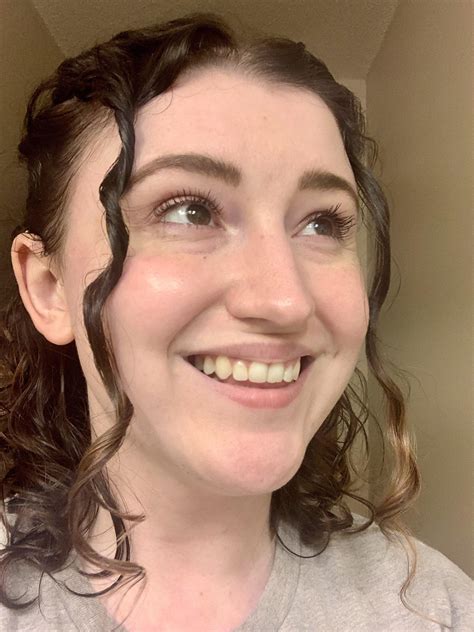 Stylists argue over the wavy curly hair short cut technique 1