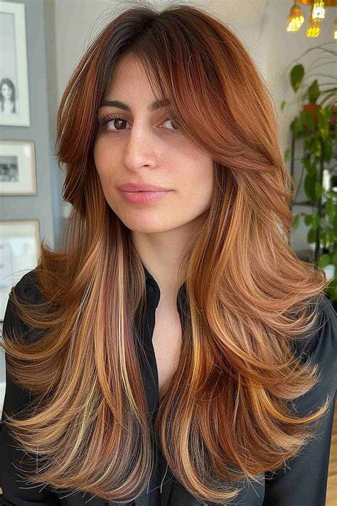 25 Long Layered Hairstyles with Curtain Bangs You - Kappers Magazine