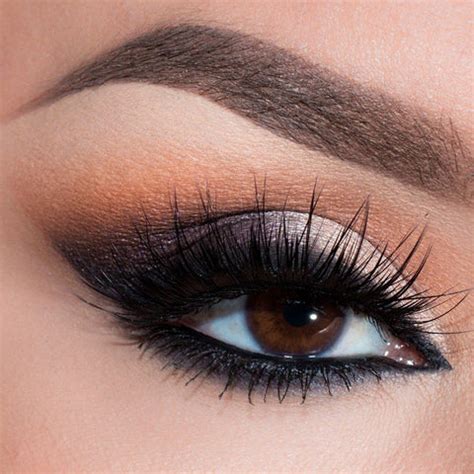 apply dramatic eye makeup