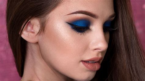 What Color Eye Makeup With Navy Blue Dress | Saubhaya Makeup