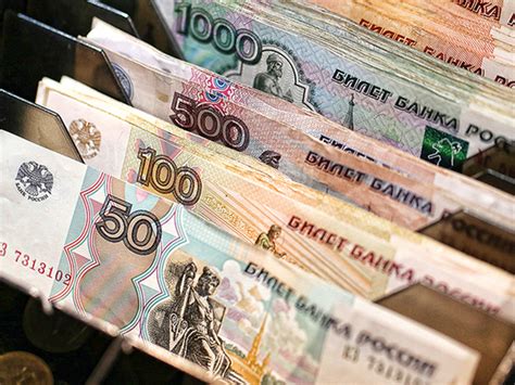 В России могут исчезнуть бумажные деньги: эксперт оценил перспективу - МК