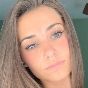 Christina Sosa - Age, Family, Bio | Famous Birthdays
