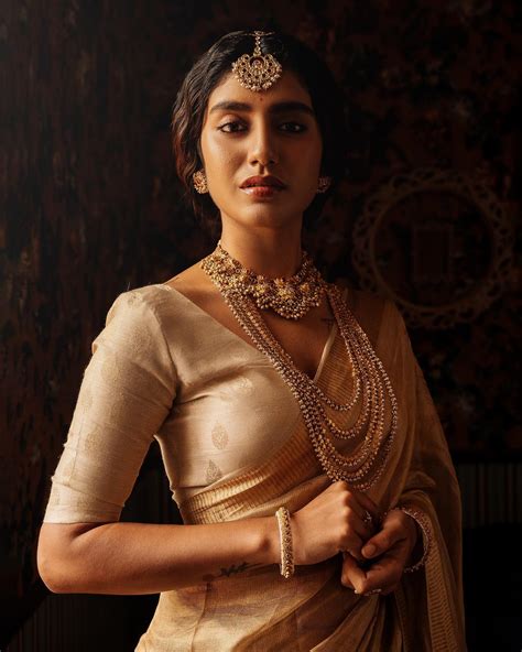 Priya Varrier Photos, Pictures And HD Images - Kerala9.com