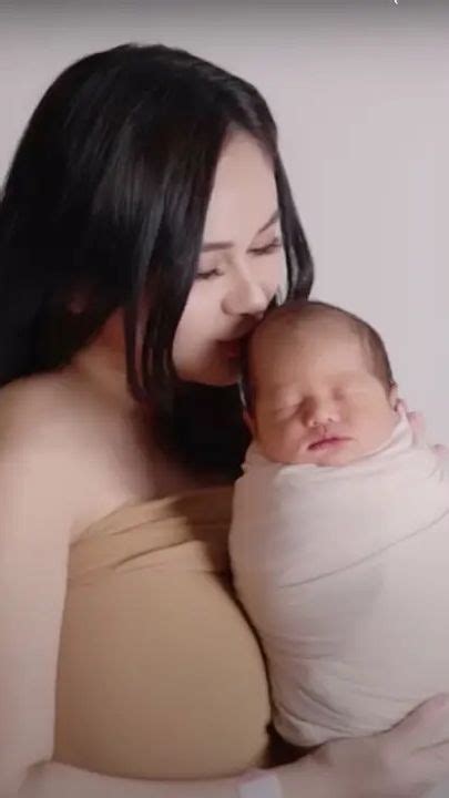 10 Potret Wajah Anak Denise Chariesta yang Baru Terungkap, Mirip ...