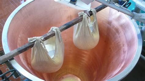 tool used to drain and dry cheese