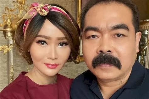 suami inul daratista ikut maju jadi calon presiden  info baik media
