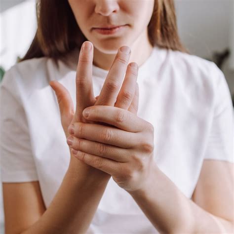 symptoms      hand injury read