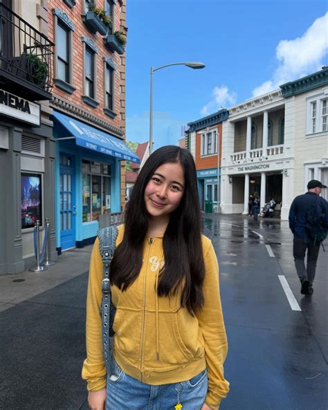 Sofi Manassyan Biography: Siblings, Parents, Height, Ethnicity, Age