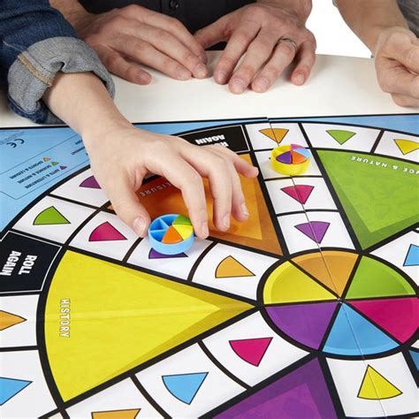 Игра настольная 'Тривиал Персьют. Семейное издание' (Trivial Pursuit ...