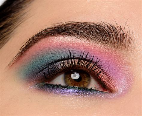 Huda Beauty Mercury Retrograde Eyeshadow Palette Review & Swatches