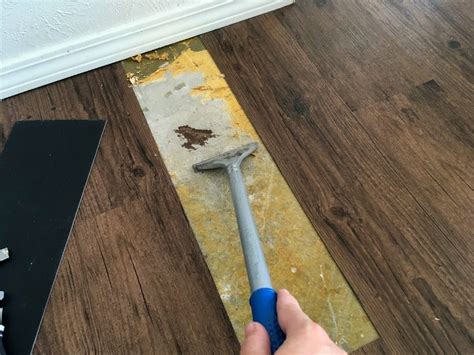 How To Remove Glue From Vinyl Plank Flooring | Viewfloor.co