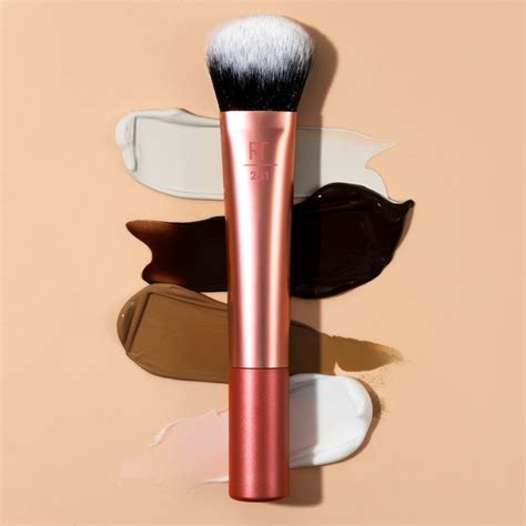 Real Techniques Seamless Complexion Makeup Brush, Perfect For Makeup or