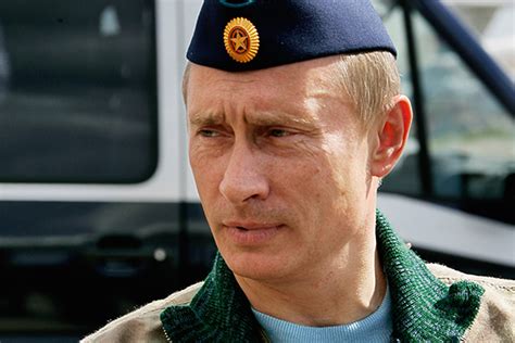 Песков ответил на вопрос о переодевании Путина в военную форму ...