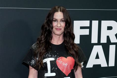 Alanis Morissette, 50, Announces Major Career Update - Entertainer.news