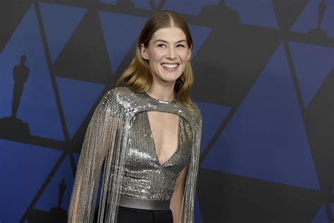 Rosamund Pike to narrate audiobook of 'The Eye of the World' | AP News