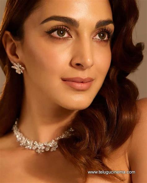 Kiara Advani flaunts her jewellery | Telugu Cinema