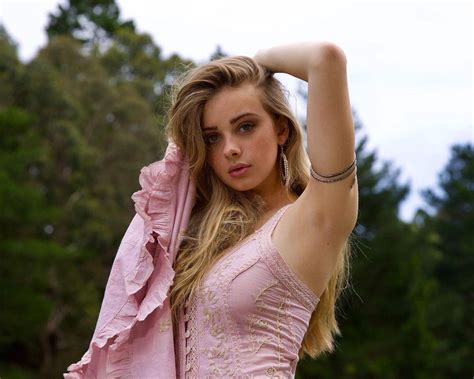 India Woollard [irtr] : r/BeautifulFemales