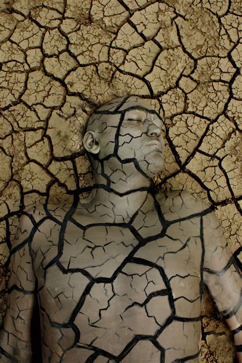 An Italian Artist Ingeniously Camouflages His Models Using Body ...