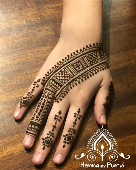 22 Easy Henna Designs for Beginners for Your Hands & Feet