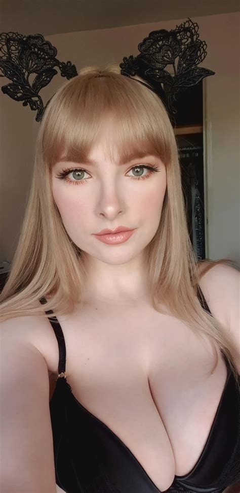 Its such a pain having big boobs... falling out. 💋 | Scrolller