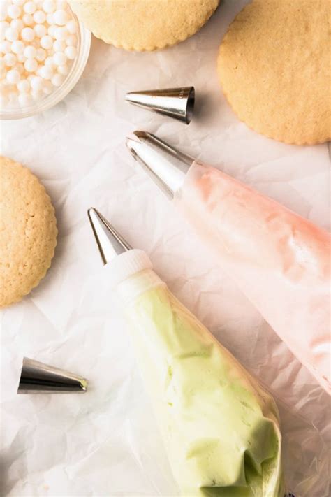 Italian Meringue Buttercream Frosting Recipe — Sugar & Cloth