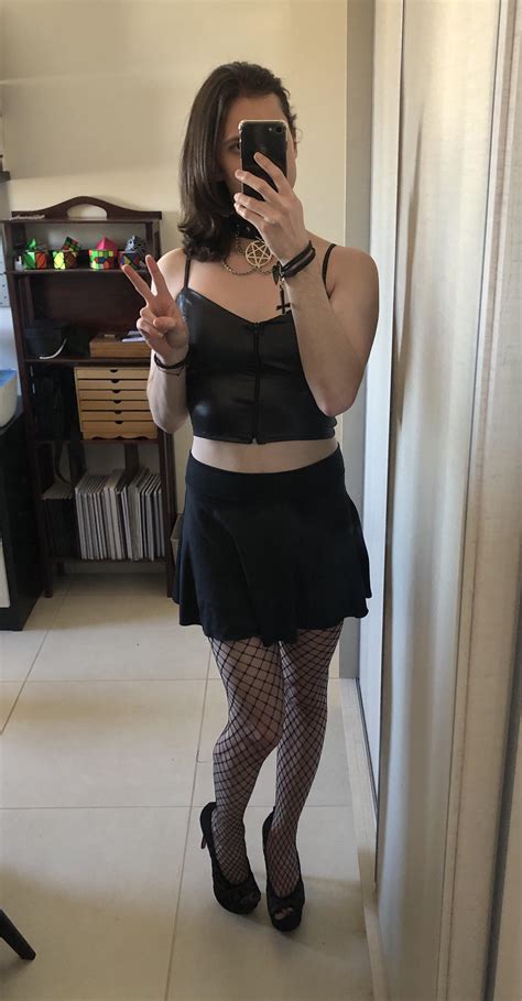 Feeling like a cute goth today 🖤🦇🖤 : r/crossdressing