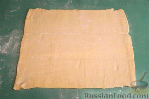 Рецепт: Слоёные пирожки с сосисками и сыром на RussianFood.com